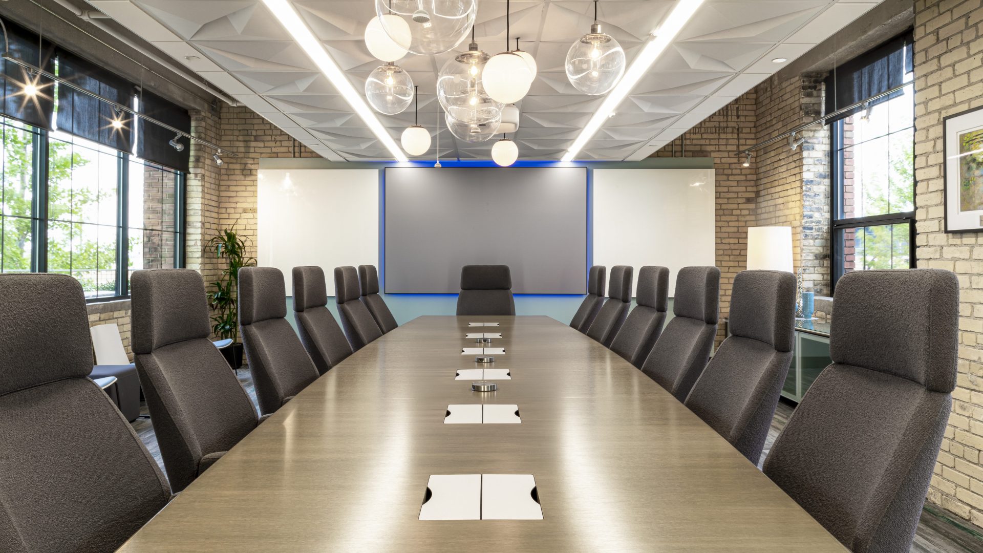 Custer designs and builds commercial and corporate workspaces that connect people and empower them to do their best work.